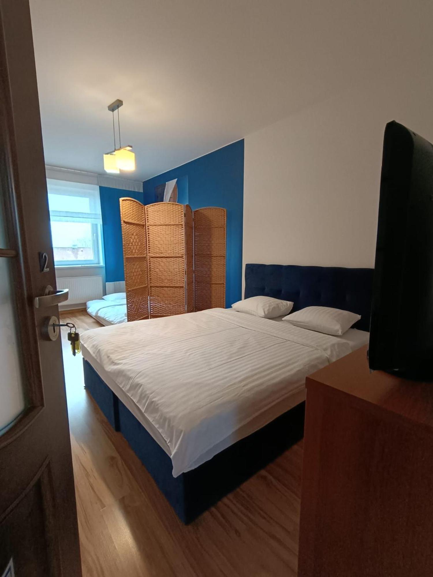 Nr 4 Europa22 Paczek Gratis Opcjonalnie Parking 24H Strzezony Centrum Miasta Tomaszowa Mazowieckiego Netflix Max Free Quick Check-In Szybkie Zameldowanie "Znizki Z Karta Duzej Rodziny" Hostel Tomaszow Mazowiecki Exterior photo